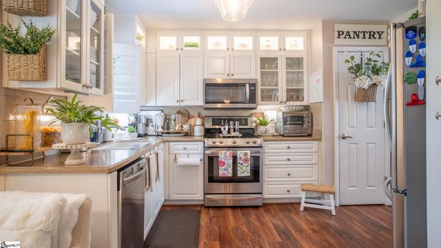 623 Fairview Lake Way, Simpsonville, SC 29680
