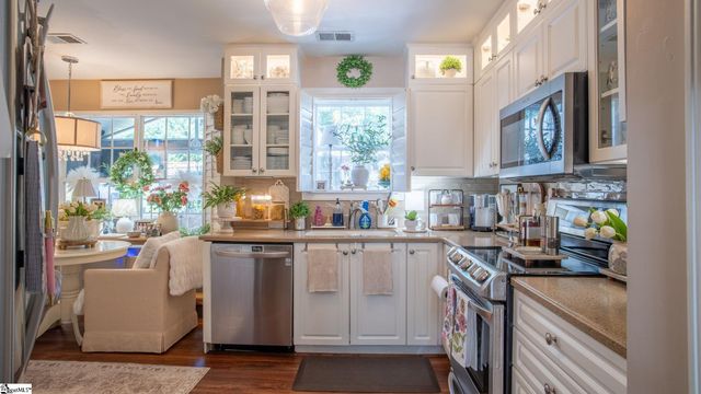 623 Fairview Lake Way, Simpsonville, SC 29680