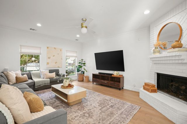 10604 Ames LN, Austin, TX 78739