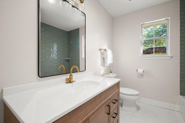 10604 Ames LN, Austin, TX 78739