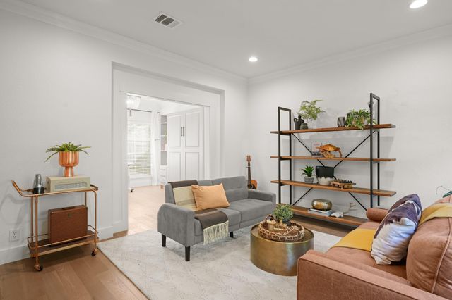10604 Ames LN, Austin, TX 78739