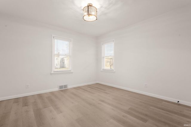 1137 E Mishawaka Avenue, Mishawaka, IN 46544