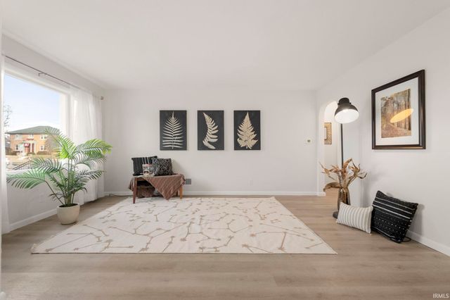 1137 E Mishawaka Avenue, Mishawaka, IN 46544