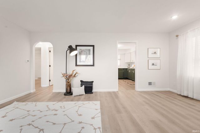 1137 E Mishawaka Avenue, Mishawaka, IN 46544