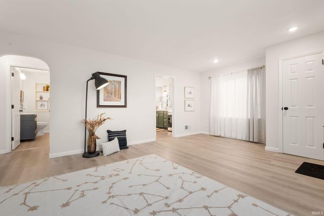 1137 E Mishawaka Avenue, Mishawaka, IN 46544