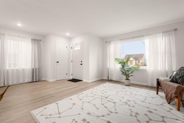 1137 E Mishawaka Avenue, Mishawaka, IN 46544