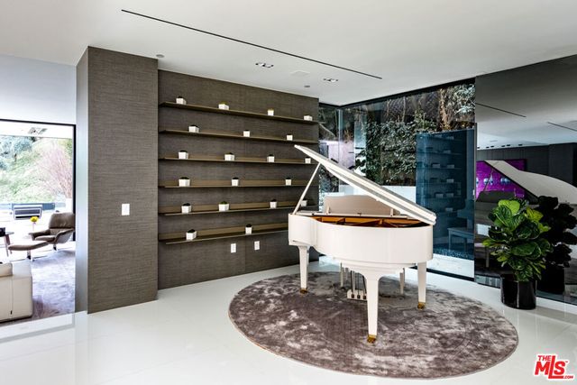 1231 Lago Vista Drive, Beverly Hills, CA 90210