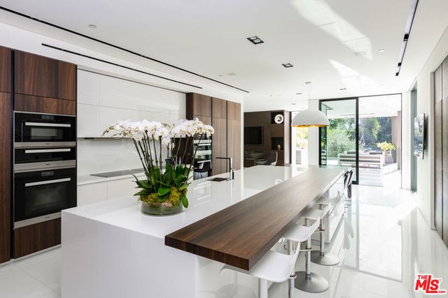 1231 Lago Vista Drive, Beverly Hills, CA 90210