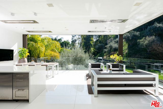 1231 Lago Vista Drive, Beverly Hills, CA 90210