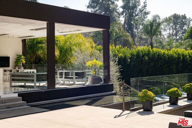 1231 Lago Vista Drive, Beverly Hills, CA 90210