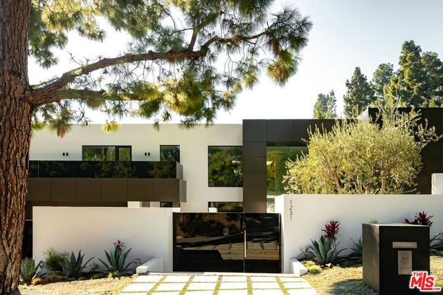 1231 Lago Vista Drive, Beverly Hills, CA 90210