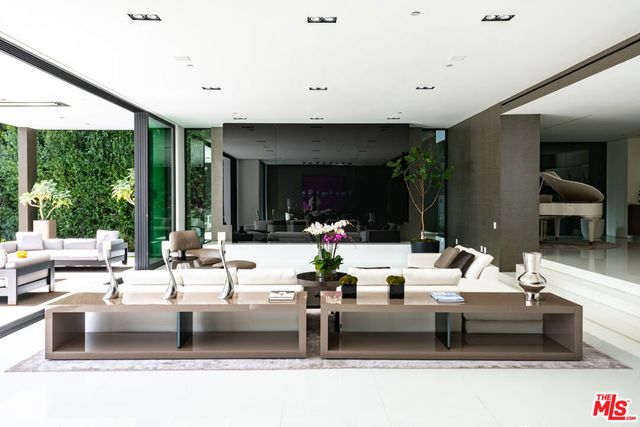 1231 Lago Vista Drive, Beverly Hills, CA 90210
