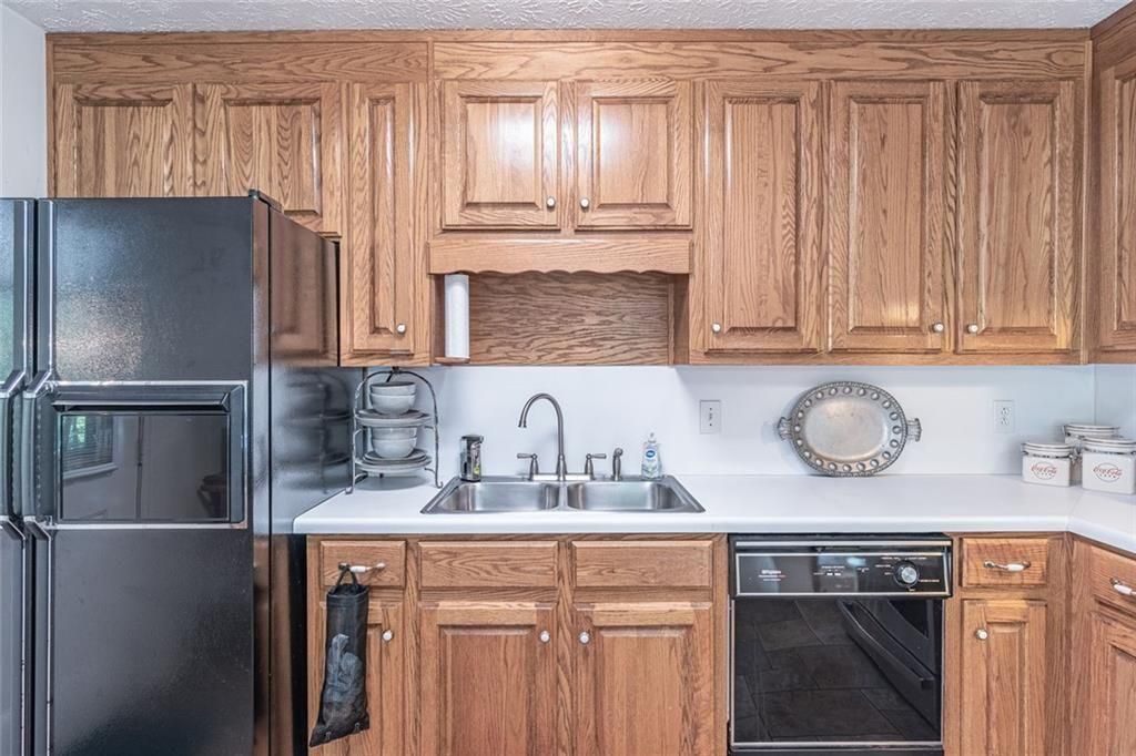 Image 16 of property listing at 3430 Lakeside Lane, Cumming, GA 30040