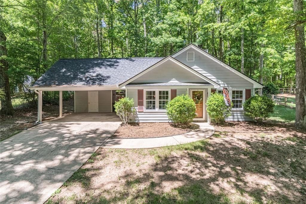 Image 2 of property listing at 3430 Lakeside Lane, Cumming, GA 30040