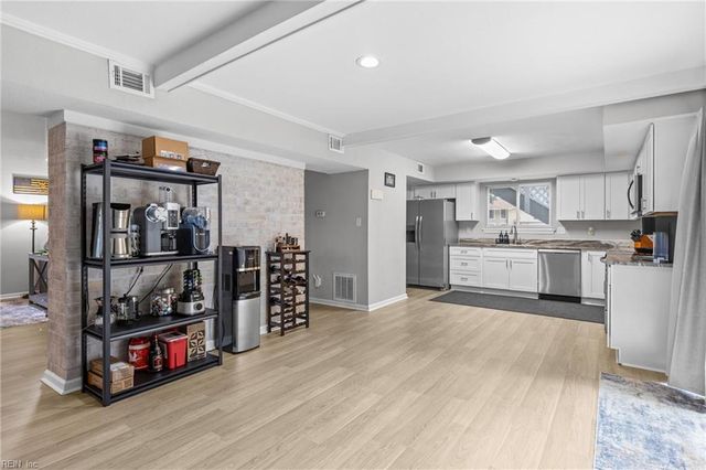 4021 Foxwood DR, Virginia Beach, VA 23462