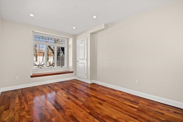 39 Spring St, Boston, MA 02132