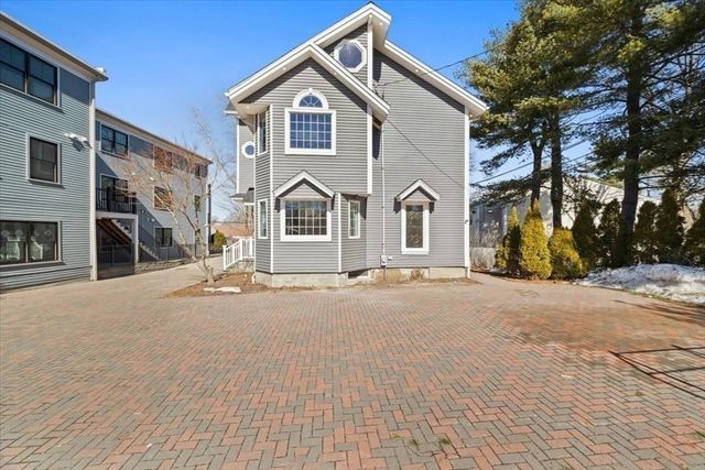 39 Spring St, Boston, MA 02132