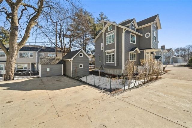 39 Spring St, Boston, MA 02132