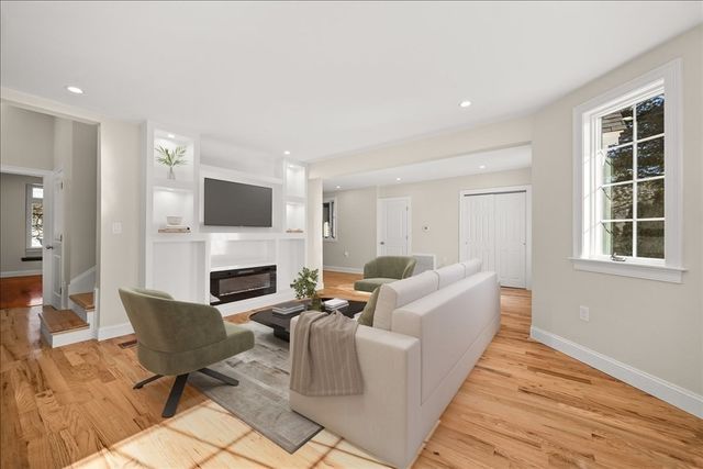 39 Spring St, Boston, MA 02132