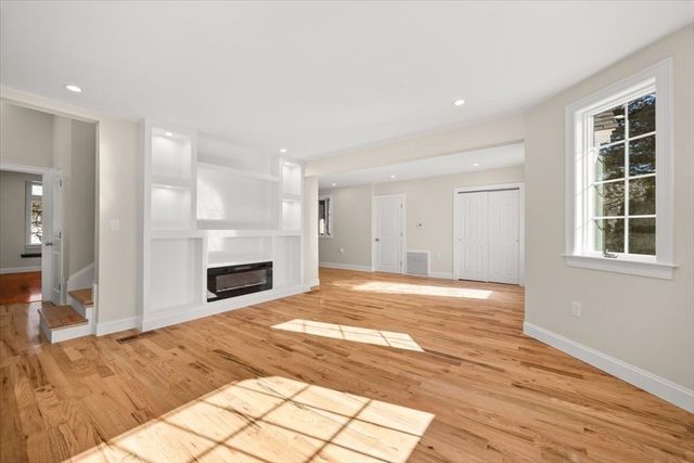 39 Spring St, Boston, MA 02132