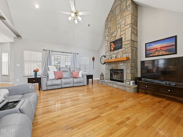 3223 Topside Drive, Kodak, TN 37764