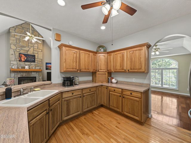 3223 Topside Drive, Kodak, TN 37764