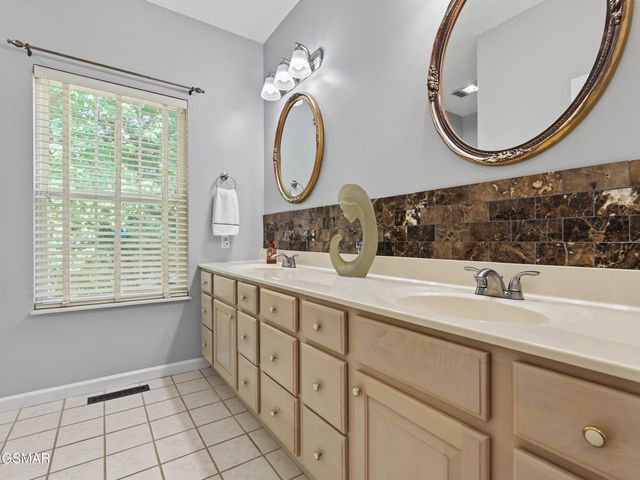 3223 Topside Drive, Kodak, TN 37764