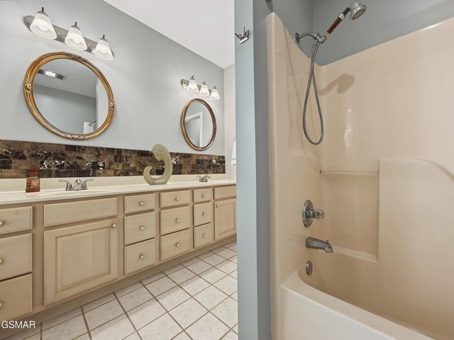 3223 Topside Drive, Kodak, TN 37764