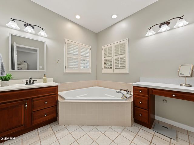 3223 Topside Drive, Kodak, TN 37764