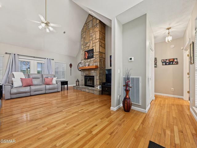 3223 Topside Drive, Kodak, TN 37764