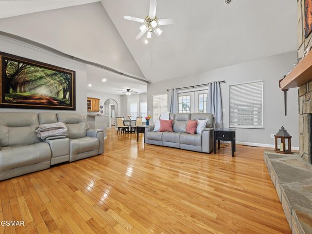 3223 Topside Drive, Kodak, TN 37764
