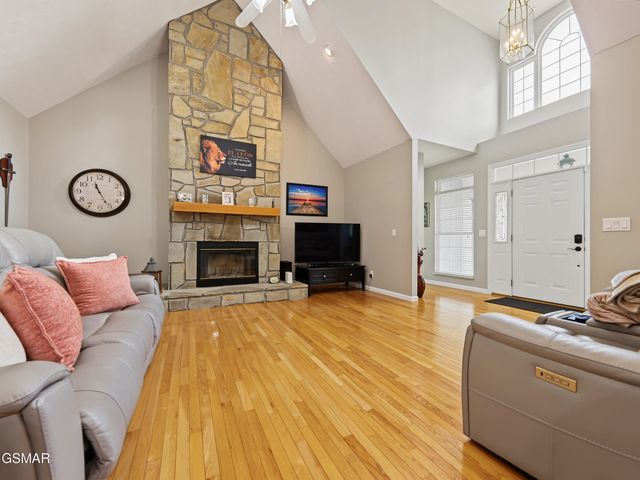 3223 Topside Drive, Kodak, TN 37764