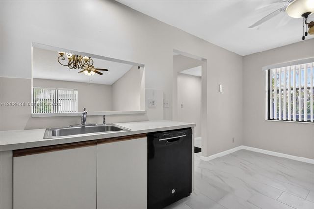 7626 Tahiti Ln 204, Lake Worth, FL 33467