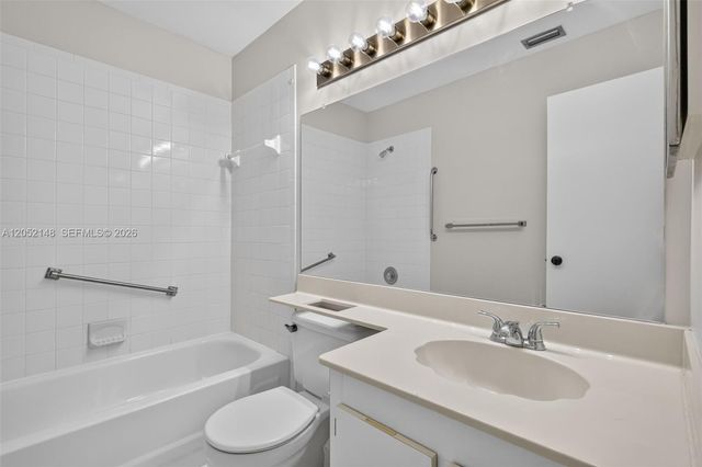 7626 Tahiti Ln 204, Lake Worth, FL 33467