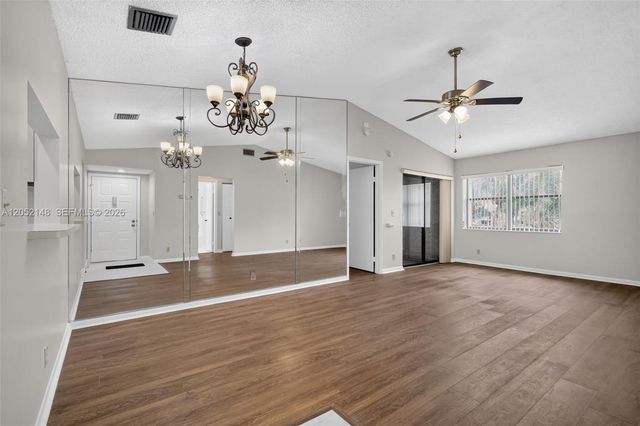 7626 Tahiti Ln 204, Lake Worth, FL 33467