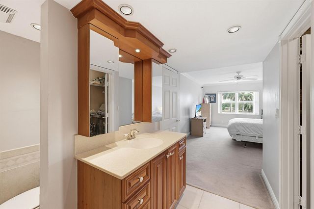 1839 Middle River Drive 302, Fort Lauderdale, FL 33305