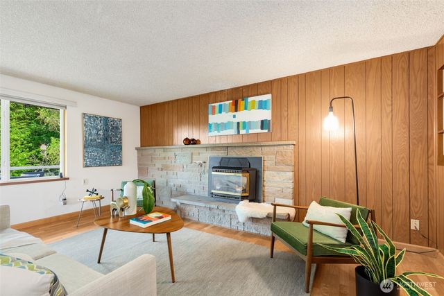 9912 51st Avenue S, Seattle, WA 98118