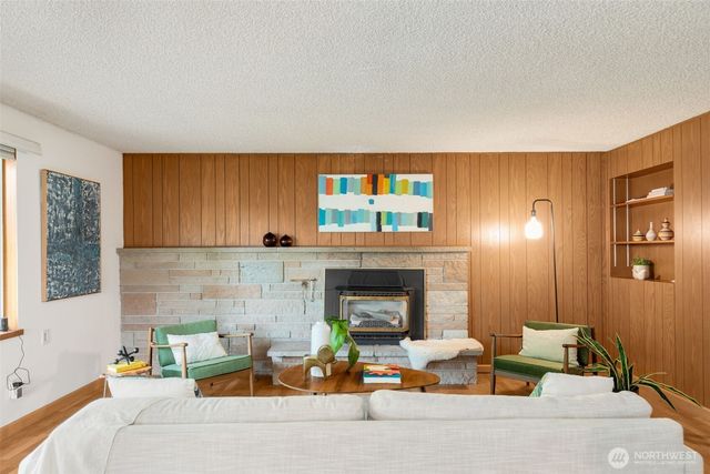 9912 51st Avenue S, Seattle, WA 98118