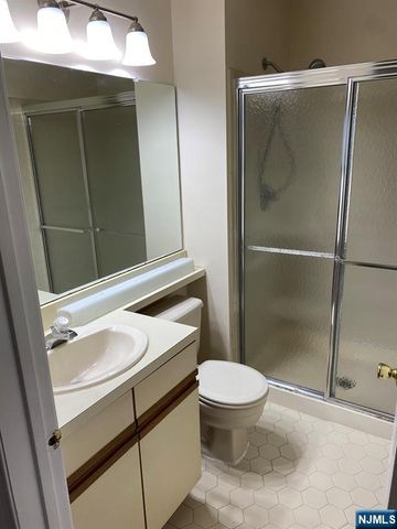 472 W Quince Court, Mahwah, NJ 07430