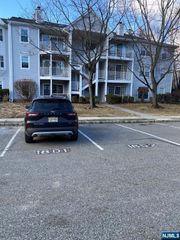 472 W Quince Court, Mahwah, NJ 07430