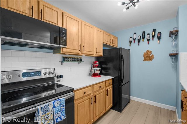 426 Marigold Circle, Westland, MI 48185