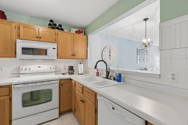 1940 Shenandoah Court C, Plymouth, MN 55447