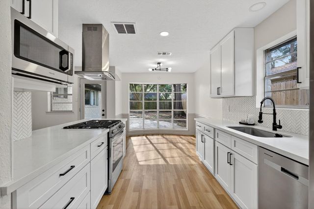 16122 Rill Lane, Houston, TX 77062