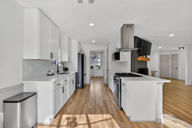 16122 Rill Lane, Houston, TX 77062