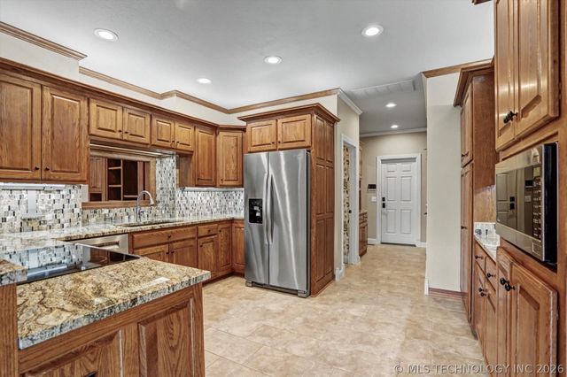 19000 E Knightsbridge Road, Owasso, OK 74055