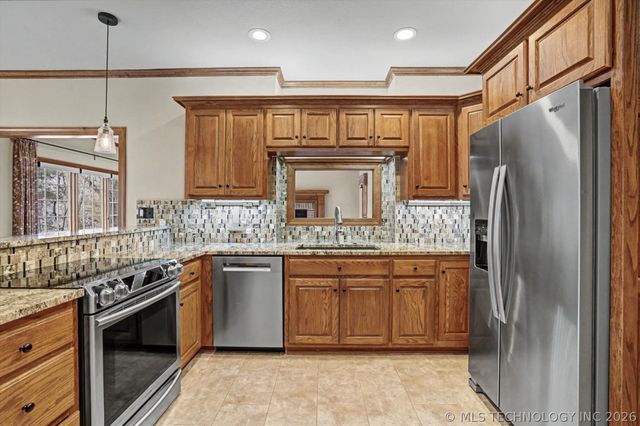 19000 E Knightsbridge Road, Owasso, OK 74055