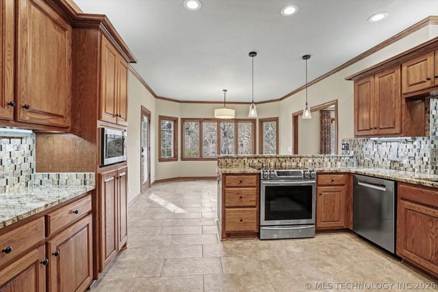 19000 E Knightsbridge Road, Owasso, OK 74055