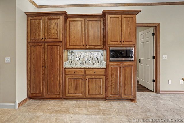 19000 E Knightsbridge Road, Owasso, OK 74055