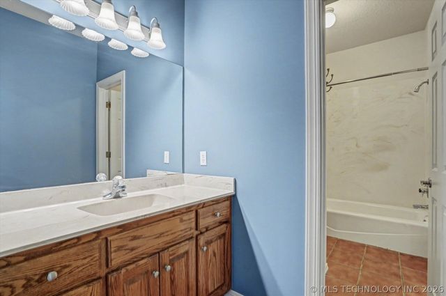 19000 E Knightsbridge Road, Owasso, OK 74055