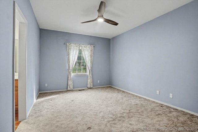 19000 E Knightsbridge Road, Owasso, OK 74055